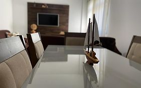 Amplo Apartamento Guarapari - Praia do Morro- Edifício San Martin -Decorado- LOCALIZAÇÃO IMBATÍVEL - Em frente a Supermercado e farmacia - Praia Center - 3 quartos - Internet - Vaga de estacionamento